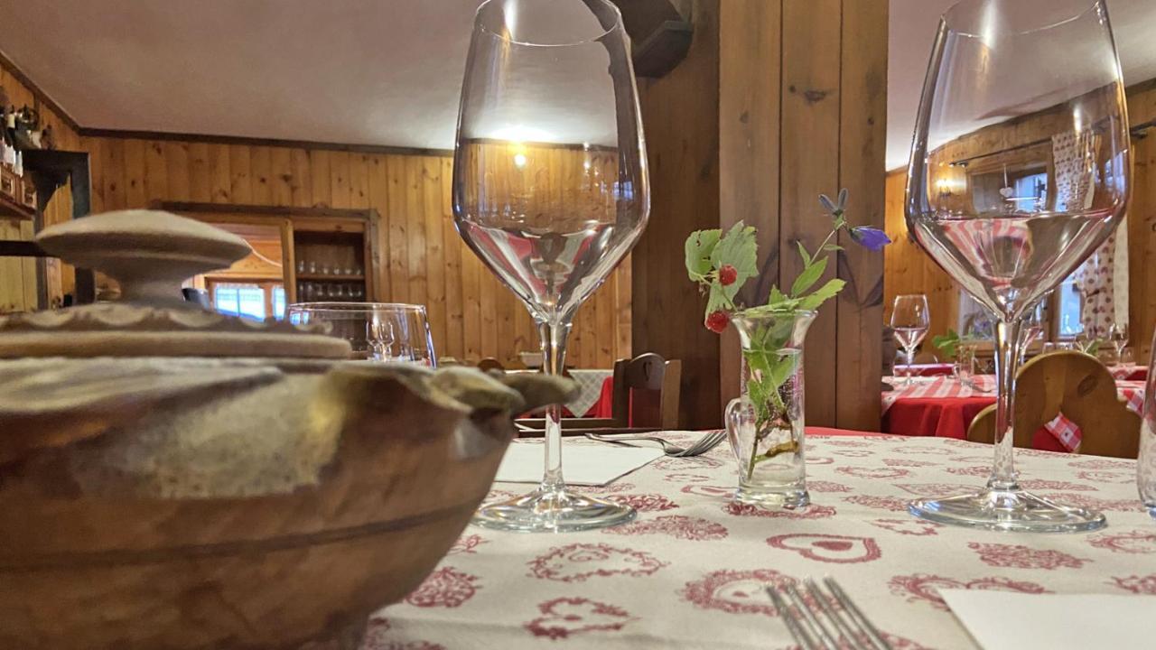 Locanda Ristorante Bar Del Lago Chamois Ngoại thất bức ảnh